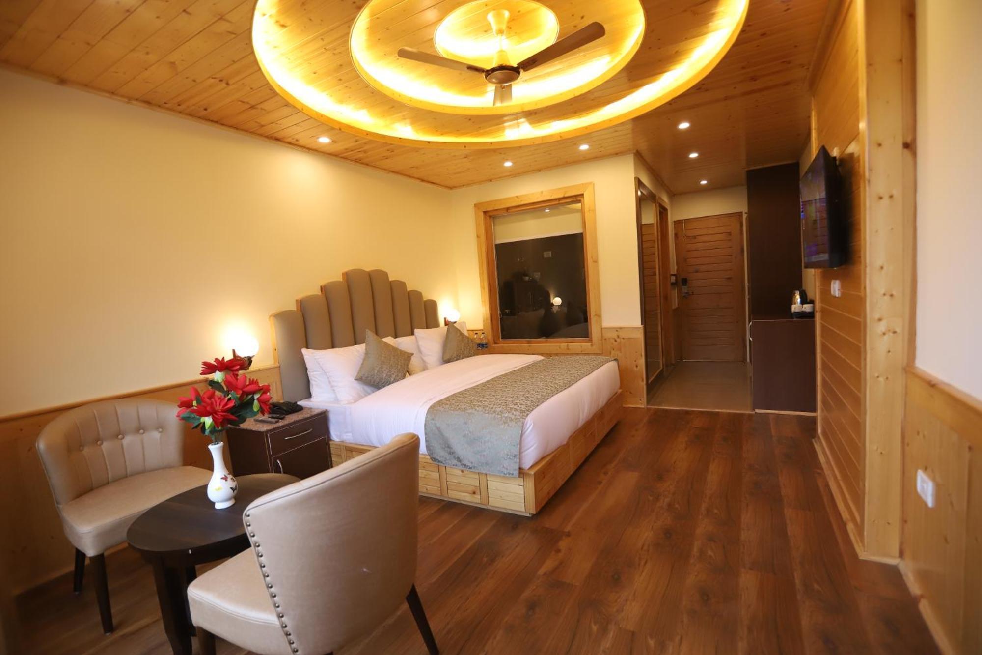 Calux Golden Woods 3*