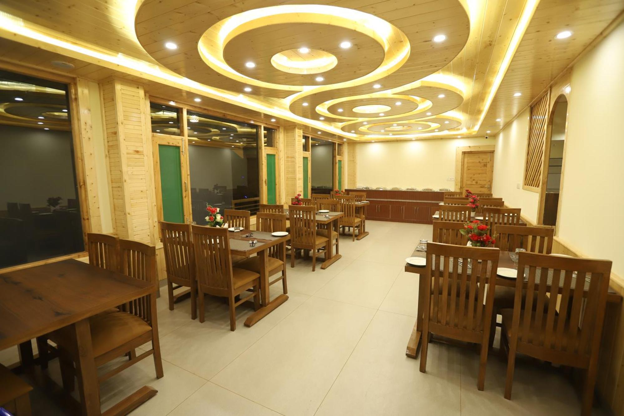 Hotel Calux Golden Woods Manali (Himachal Pradesh)
