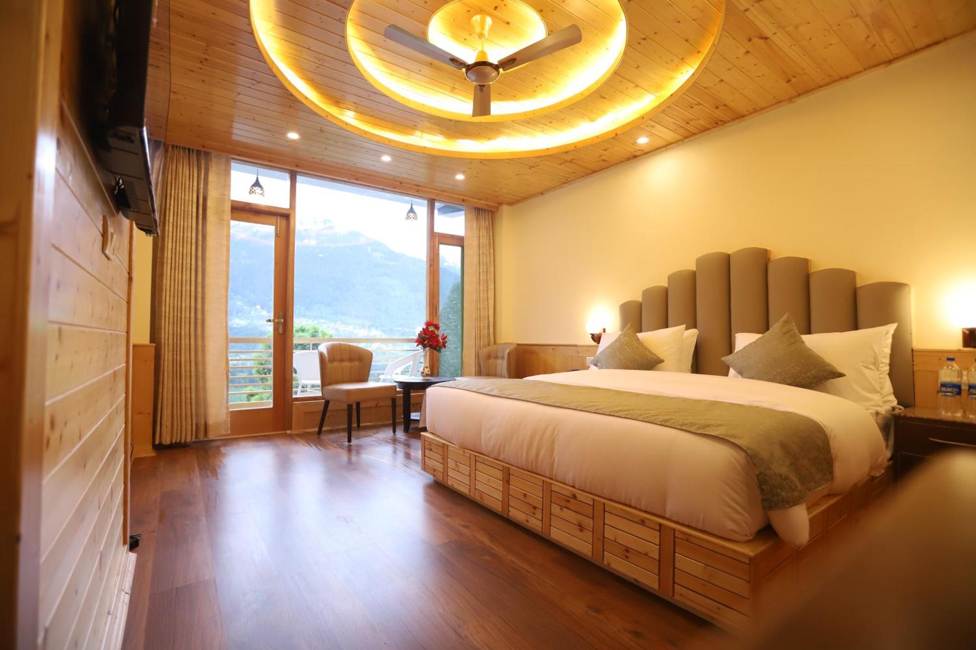 Calux Golden Woods 3*