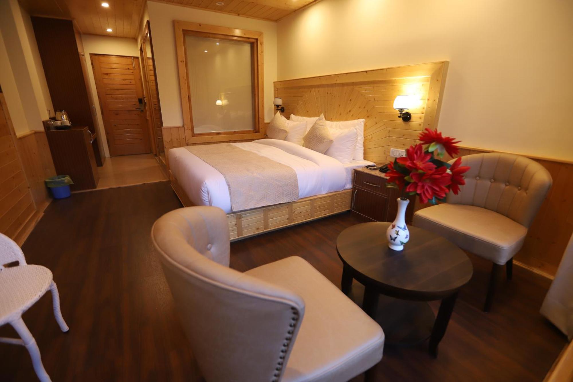 Hotel Calux Golden Woods 3*